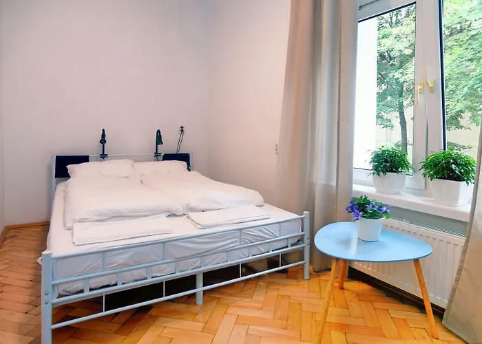 Centrum Private & Dorms بيت شباب