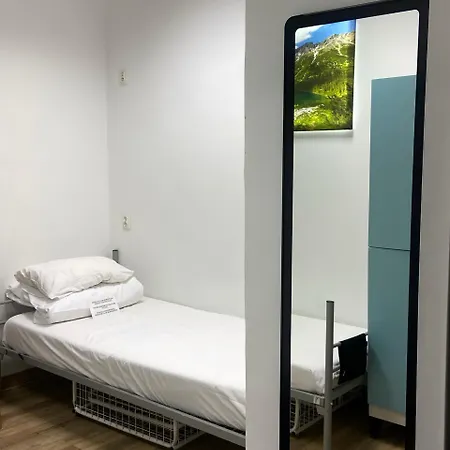 Hostel Centrum Private & Dorms *