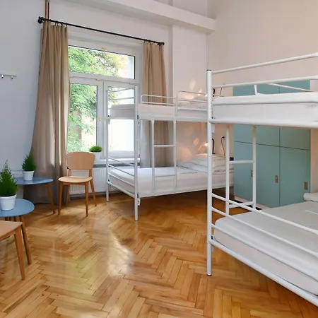 Centrum Private & Dorms Hostel *