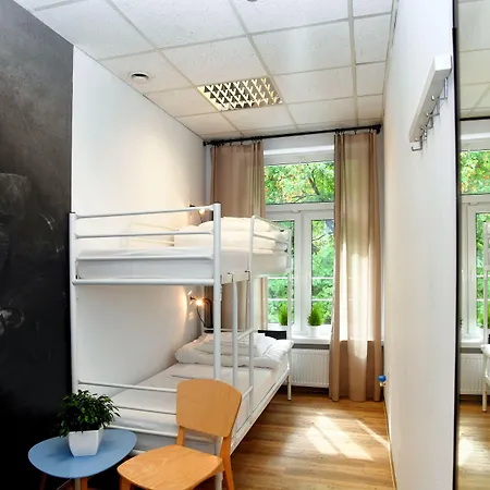 Centrum Private Rooms&dorms Hostel *