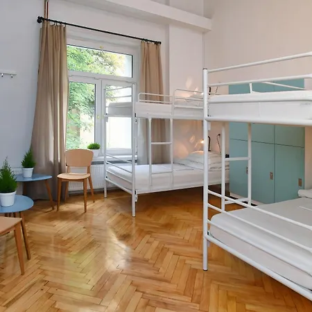 Hostel Centrum Private & Dorms *